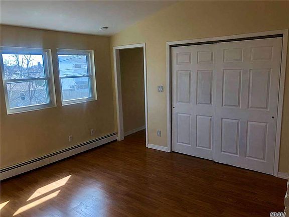 3rd image of 25 Sprucewood Dr