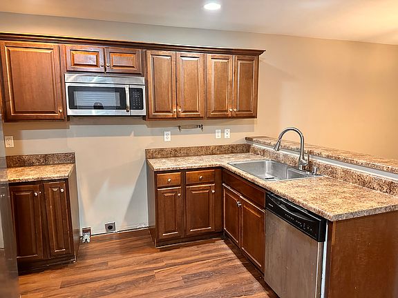 5th image of 612 Bradburn Village Cir