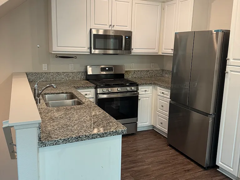 7249 N Maple Rd — Photo 6