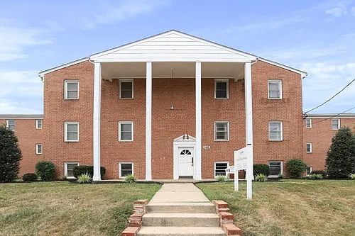 1499 N East St Photo 1
