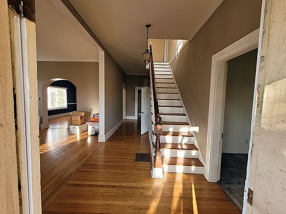 2nd image of 511 Hopkinsville St