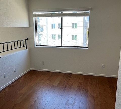 4th image of 1819 Greenfield Ave APT 305