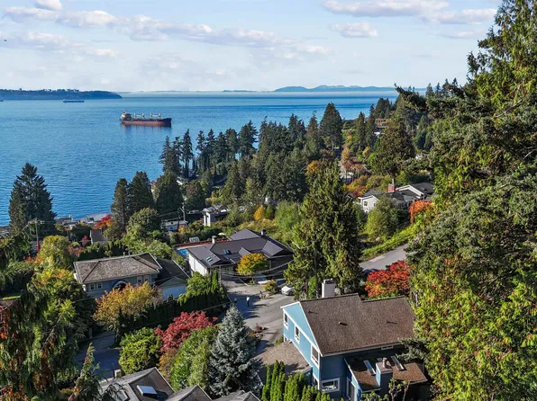 3381 Mathers Ave, West Vancouver, BC V7V 2K6