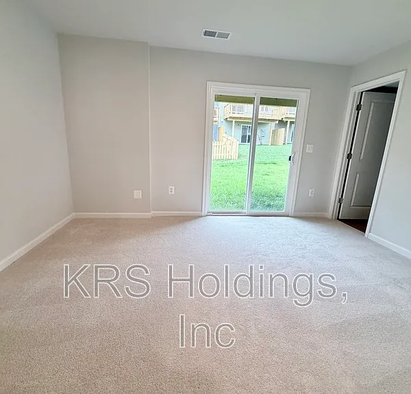 315 Old Field Dr — Photo 4