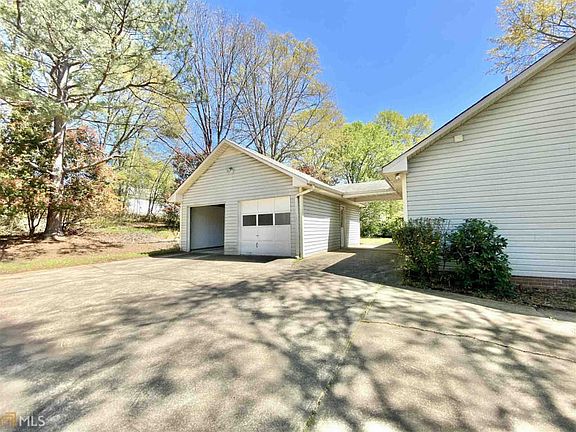 3rd image of 225 Ryan Rd