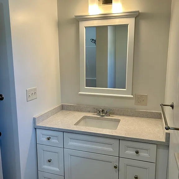 831 Lexington Rd — Photo 8