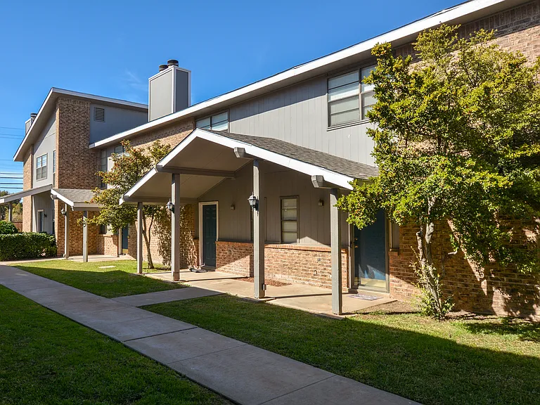 Country Crest Townhomes — Photo 5