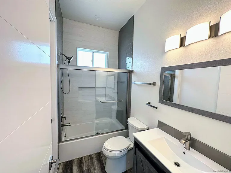 426 Sloane Ave — Photo 18