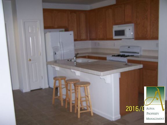 3rd image of 401 Luella Ln