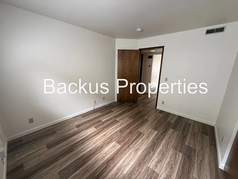 Laine St 529 — Photo 14