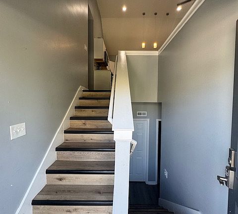 5th image of 5121 Washington Ave