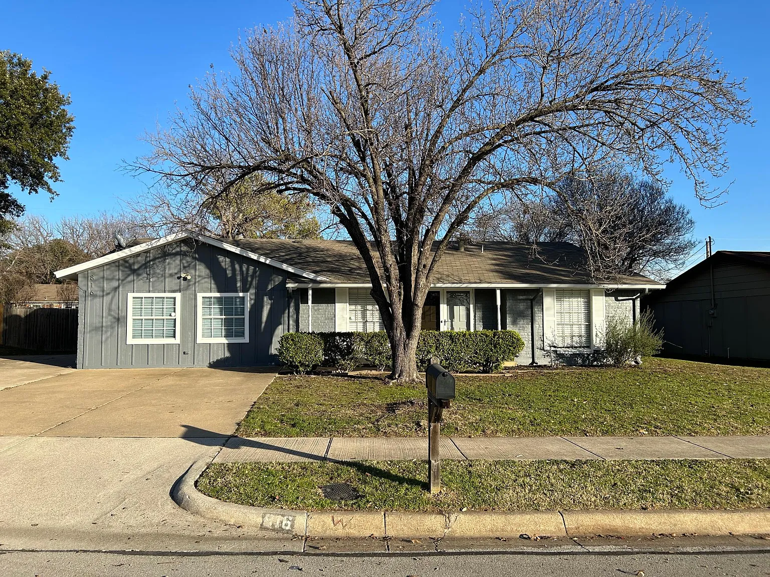 816 Natchez Ave — Photo 1