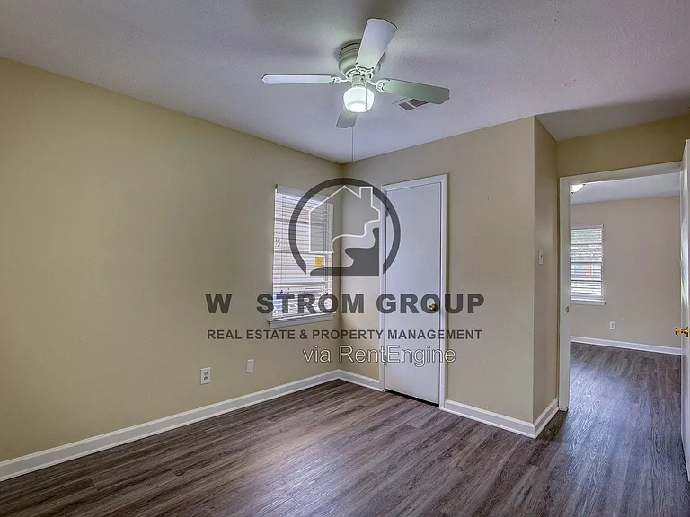 820 Collin Dr — Photo 8