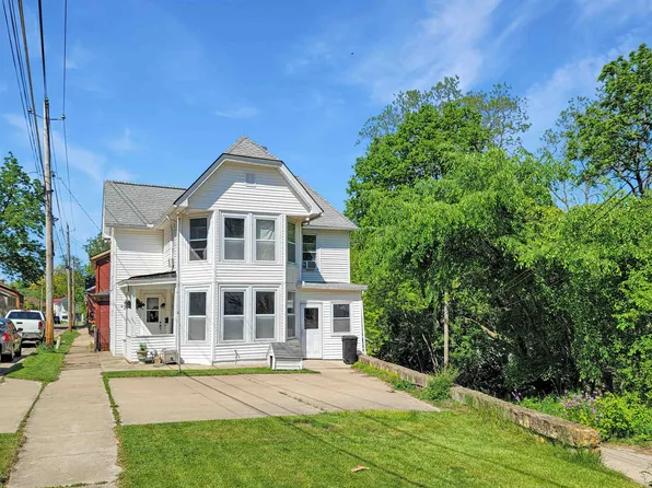 435 Dewey Ave, Galena, IL 61036