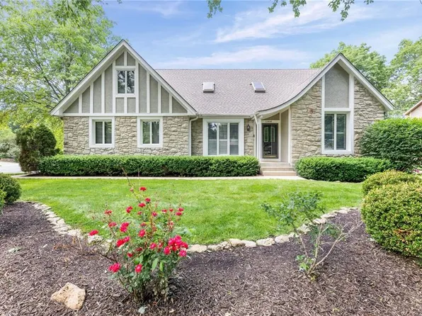11408 Hemlock St, Overland Park, KS 66210