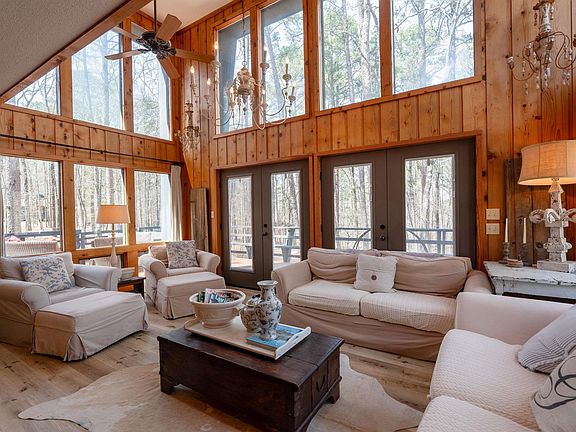 2nd image of 1499 Tannenbaum Rd