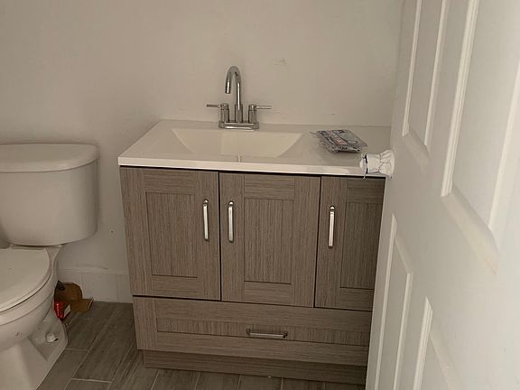 4th image of 191 SW Palm Dr #1