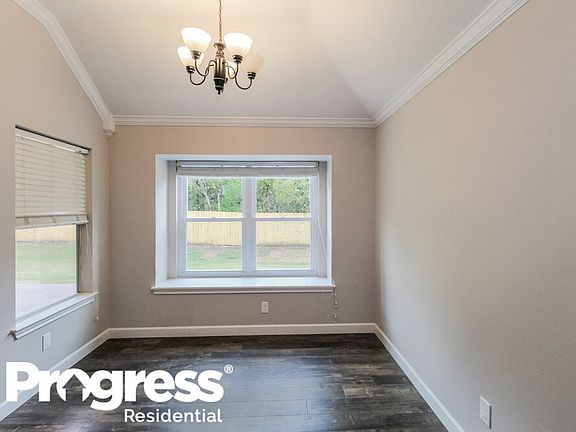 5th image of 404 Meadow Ln