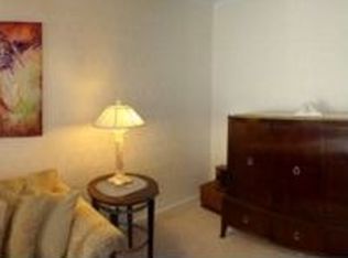 886 N Waterford Ln, Wilmington, DE 19808