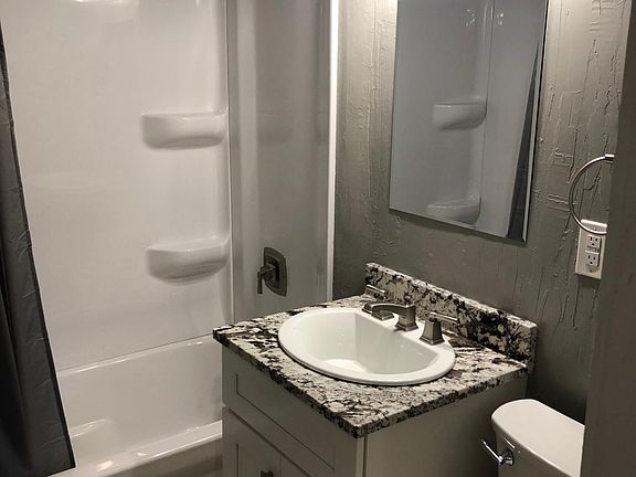 4th image of 801 East Dr APT D