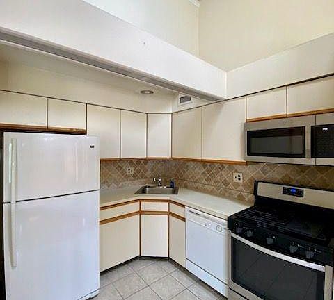 3rd image of 9573 James St #B