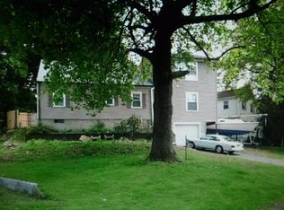 306 Lynne Pl, Bridgeport, CT 06610