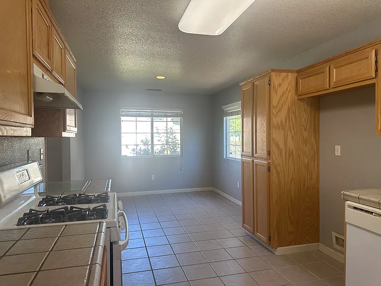 7742 McBride Way — Photo 9