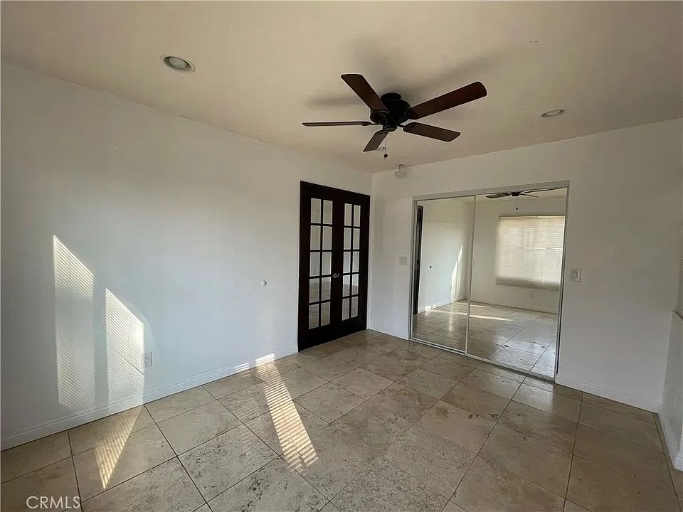 2nd image of 718 E Rosecrans Ave #3