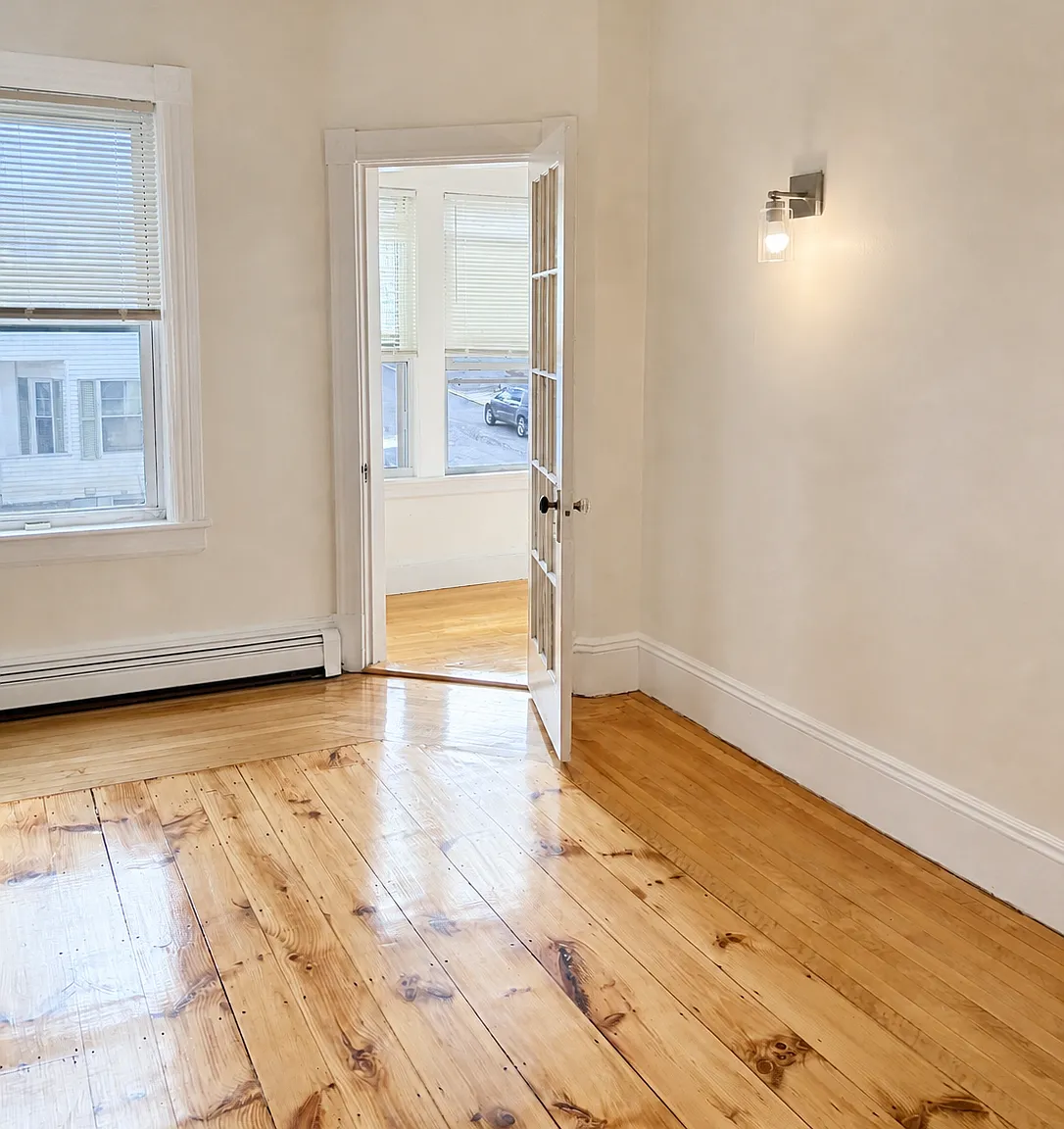 3 bed, 1300 sqft, $2,500 — Photo 1