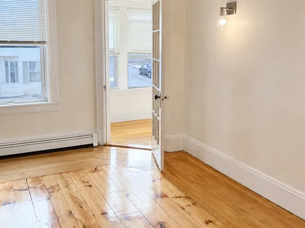 165 University Ave Unit 2, Lowell, MA 01854