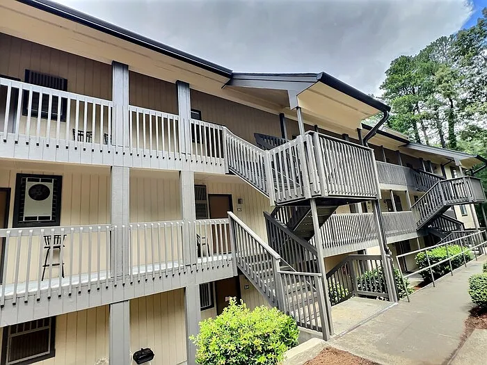 1 bed, 1.0 bath, 590 sqft, $1,200 — Photo 1