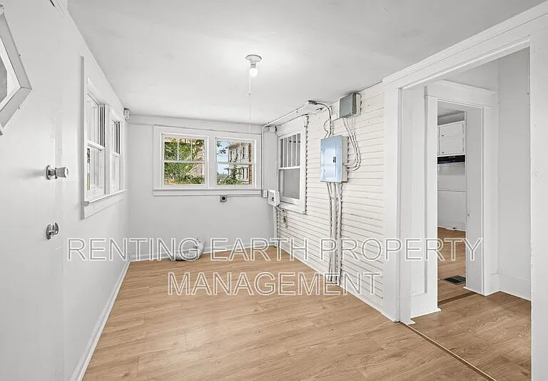2320 Court R — Photo 14