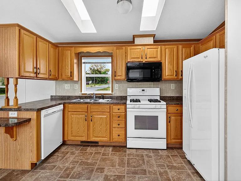 15 W Redwood Ave — Photo 10