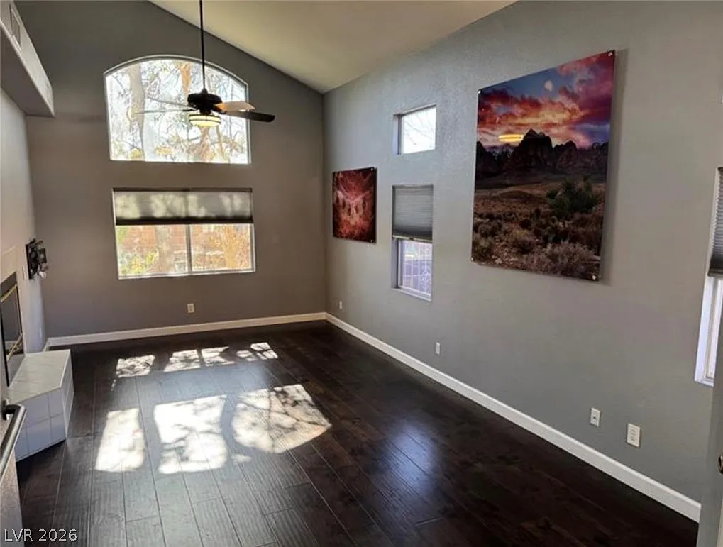 3 bed, 2.5 bath, 1928 sqft, $2,339 — Photo 3