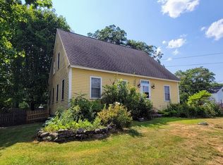 53 Prospect St, Henniker, NH 03242