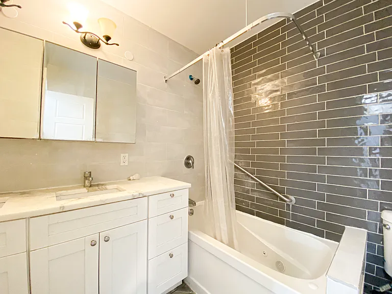 952 Madison St #2 — Photo 15