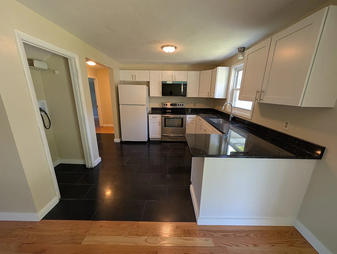 288 Duane Ave — Photo 2