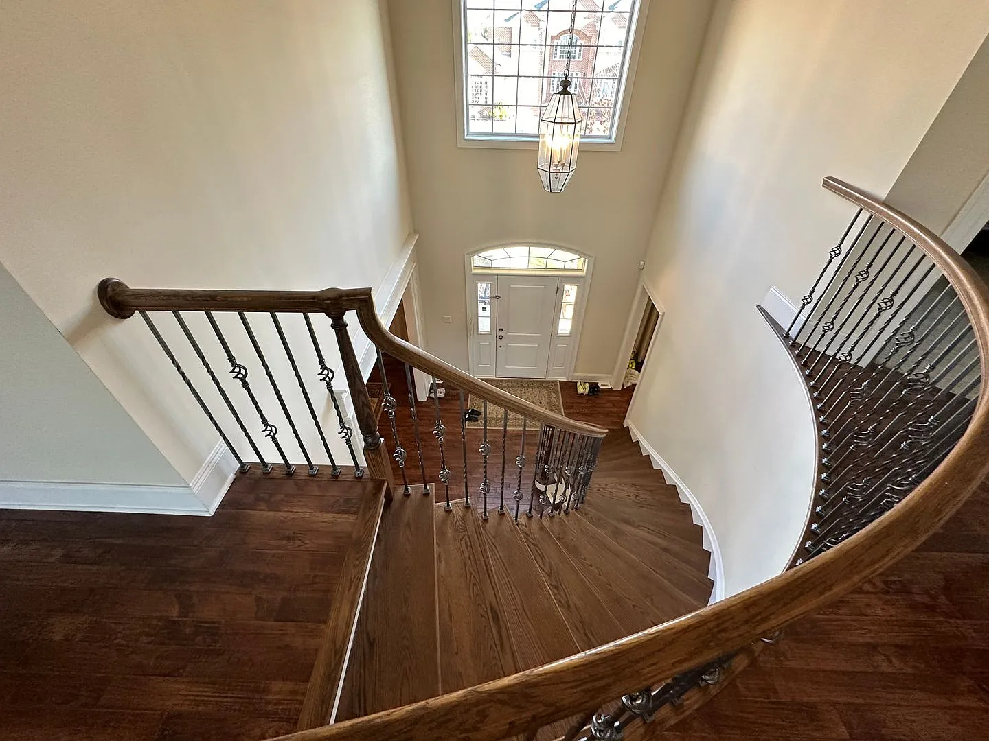 Febulous 4B3.5B House with Furniture available Dec in Greenville — Photo 3