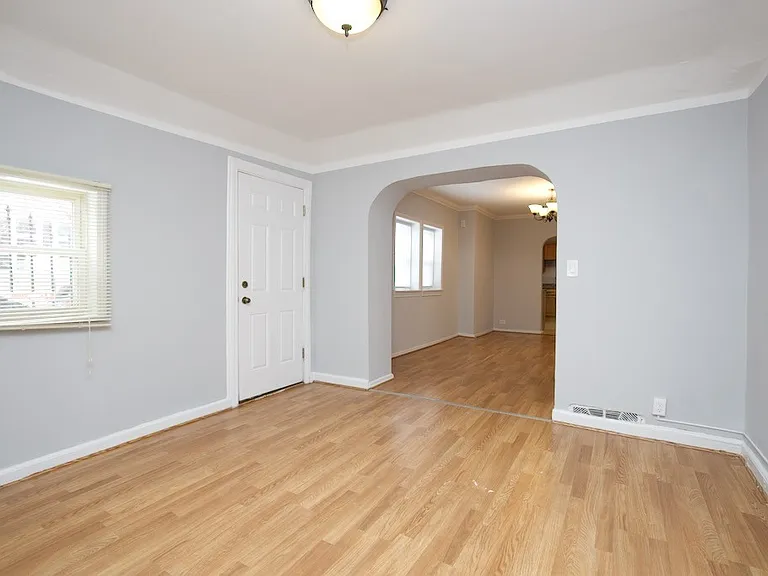 2609 W Thomas St #R2 — Photo 13