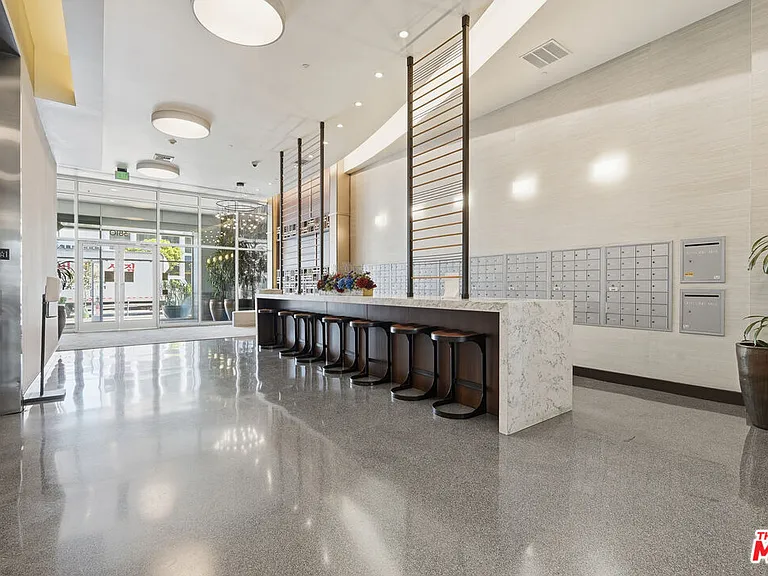 3810 Wilshire Blvd #1609 — Photo 27