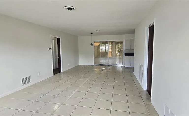 345 S Venice Blvd — Photo 9