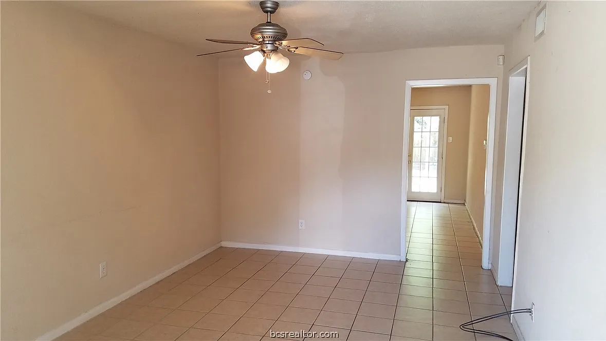 2 bed, 841 sqft, $950 — Photo 2