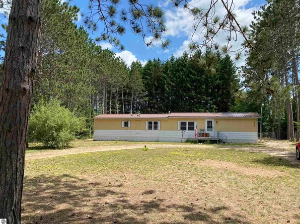 2867 North Dr, Traverse City, MI 49685