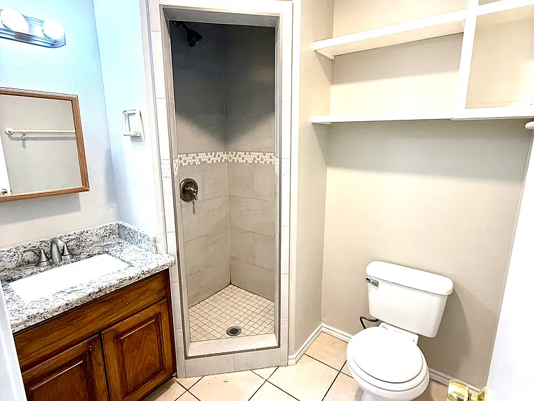 2314 La Feria Rd #B — Photo 8
