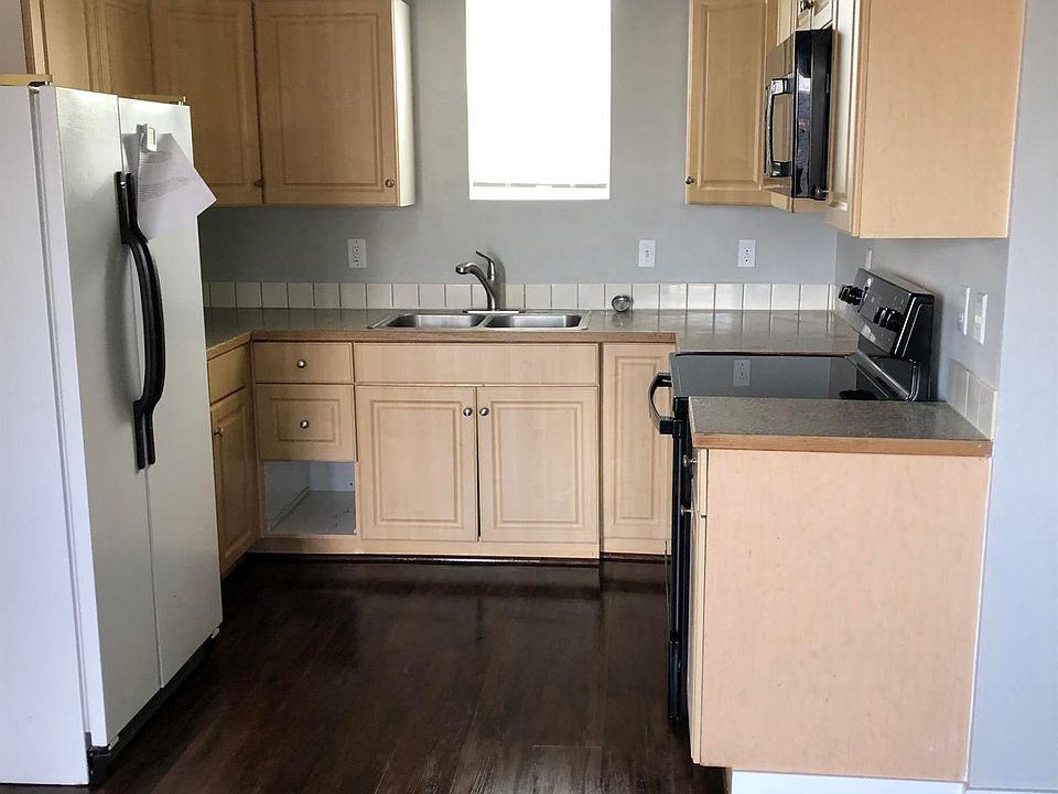 2nd image of 1330 6th St #3