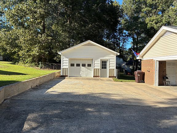 4th image of 397 Riverbend Rd N