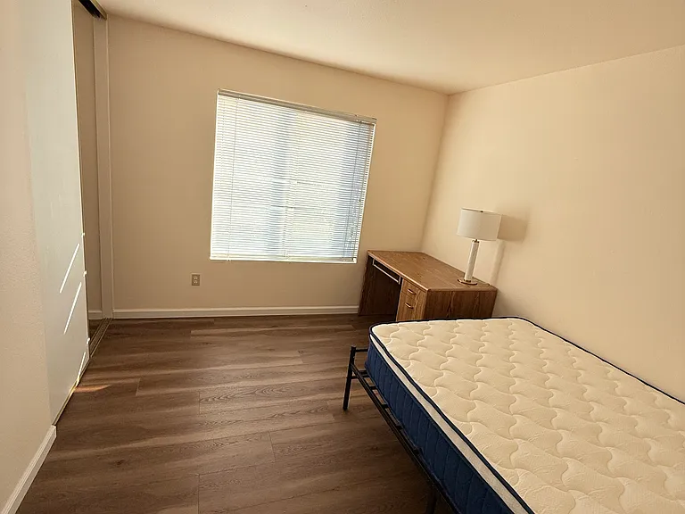 3324 E Island Ct — Photo 2