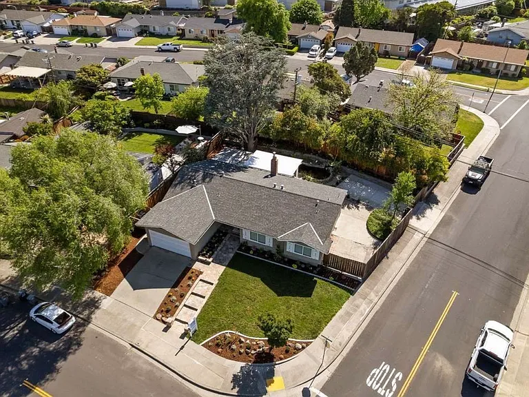 8796 Bandon Dr — Photo 32