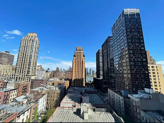 Rented by Manhattan Realty Group | media 13