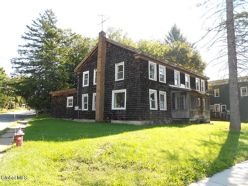 2nd image of 22 Lake Street